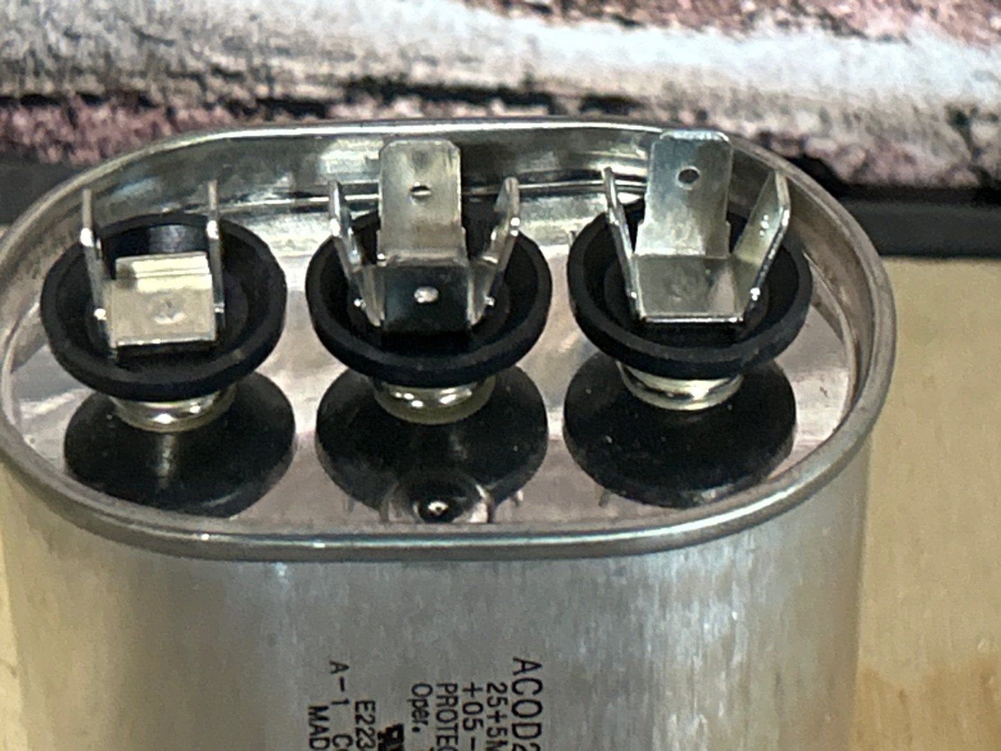 370 Vac, 25+5MFD 50/60 Hz, Oval Capacitor