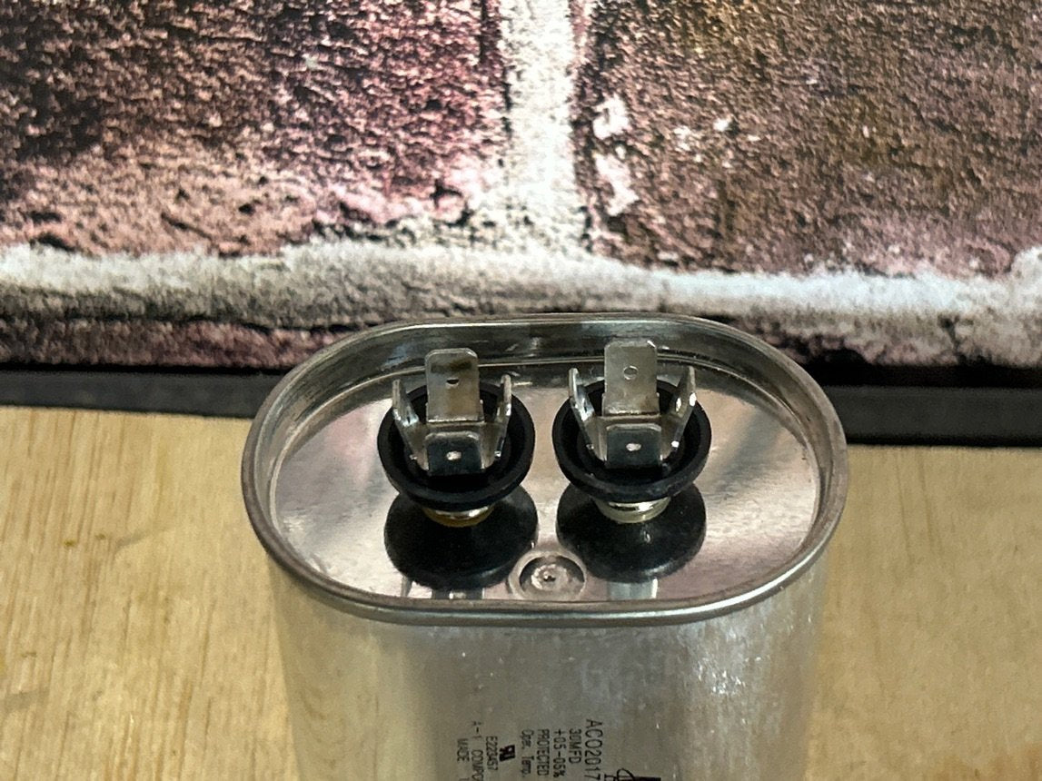 370 Vac, 30MFD 50/60 Hz, Oval Capacitor