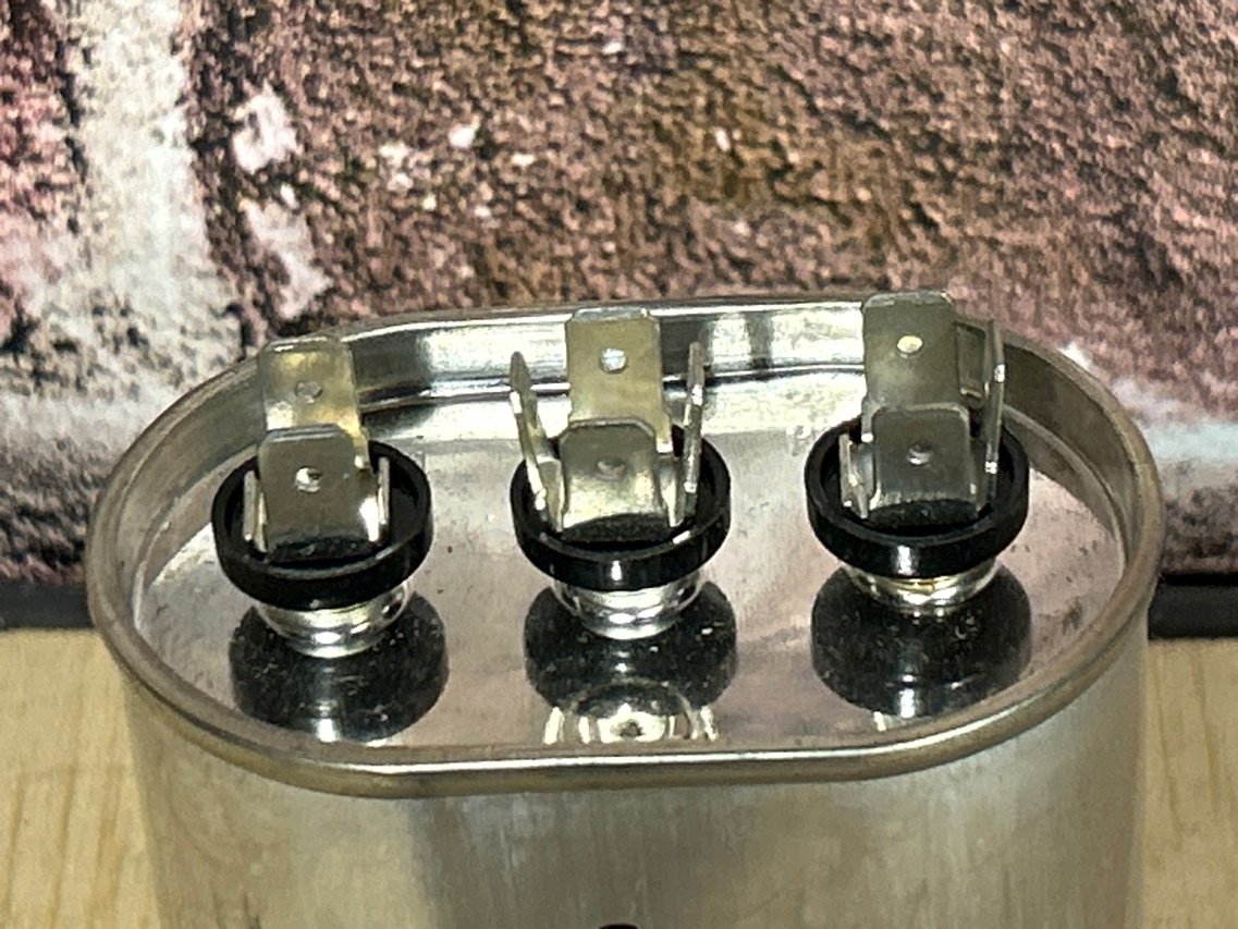 370 Vac, 25+7.5MFD 50/60 Hz, Oval Capacitor