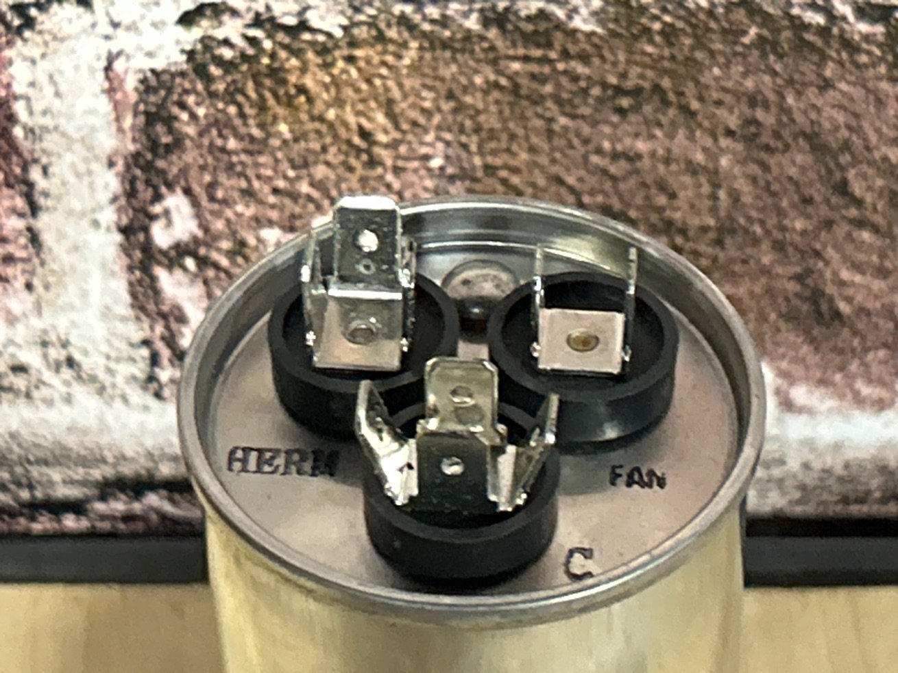 370 Vac, 25+10MFD 50/60 Hz, Round Capacitor