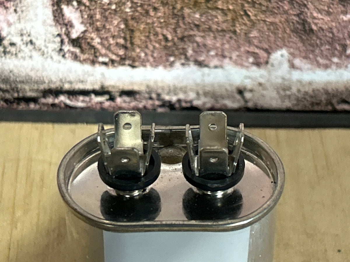370 Vac, 4MFD 50/60 Hz, Oval Capacitor