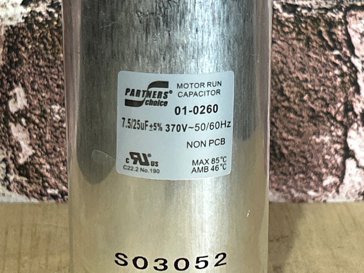 370 Vac, 25+7.5MFD 50/60 Hz, Round Capacitor