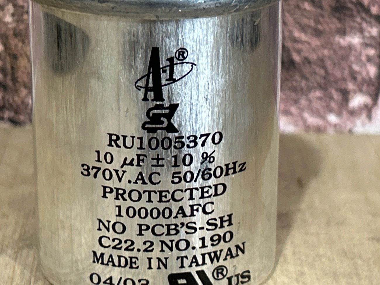 370 Vac, 10MFD 50/60 Hz, Round Capacitor
