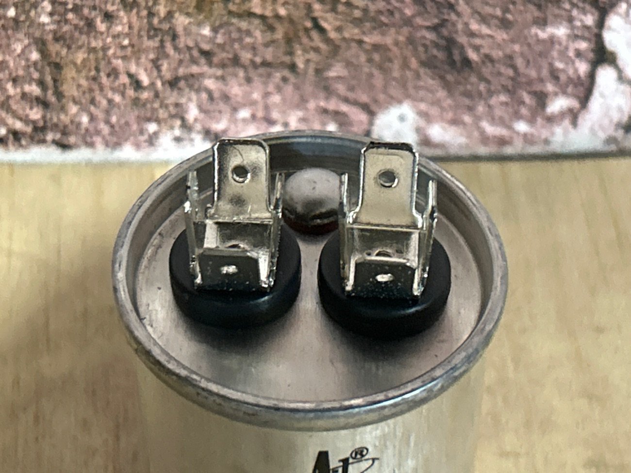 370 Vac, 10MFD 50/60 Hz, Round Capacitor