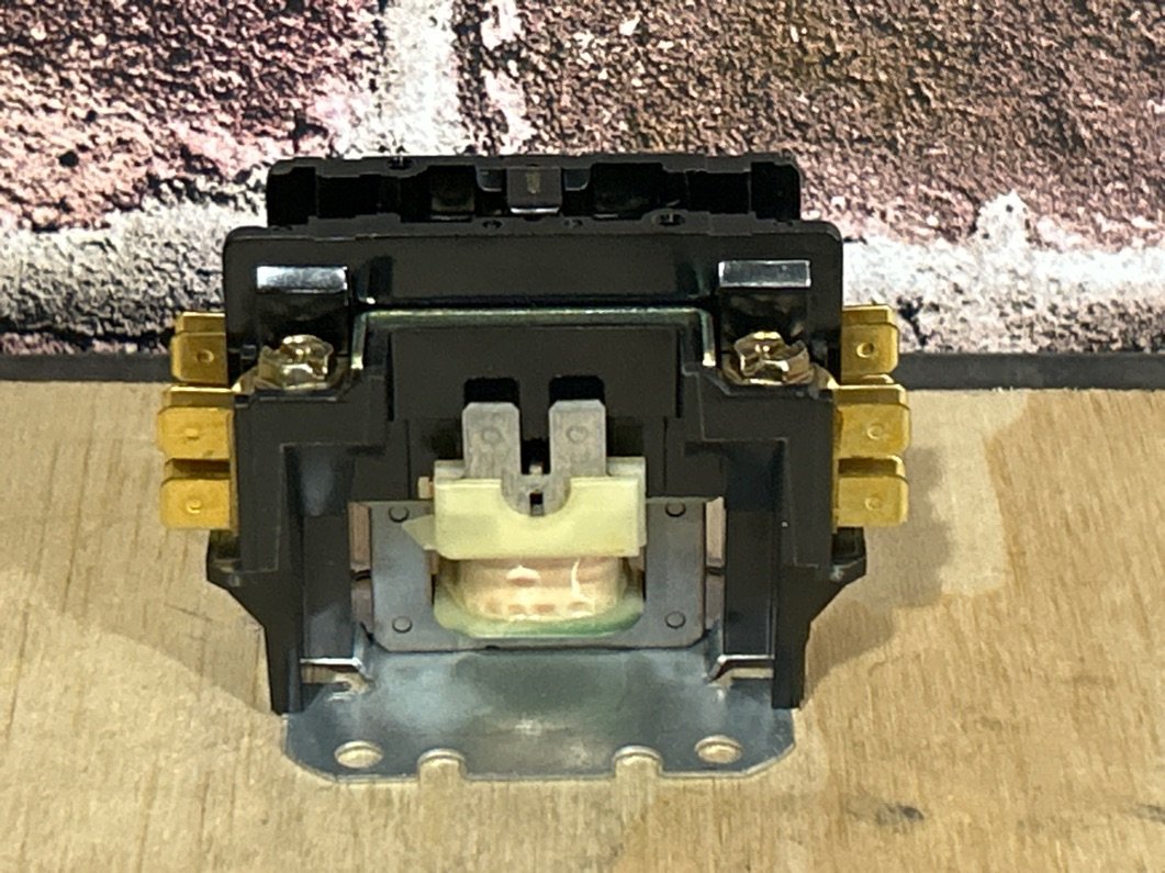 208/240 V, 50/60 Hz, 1 Pole Contactor