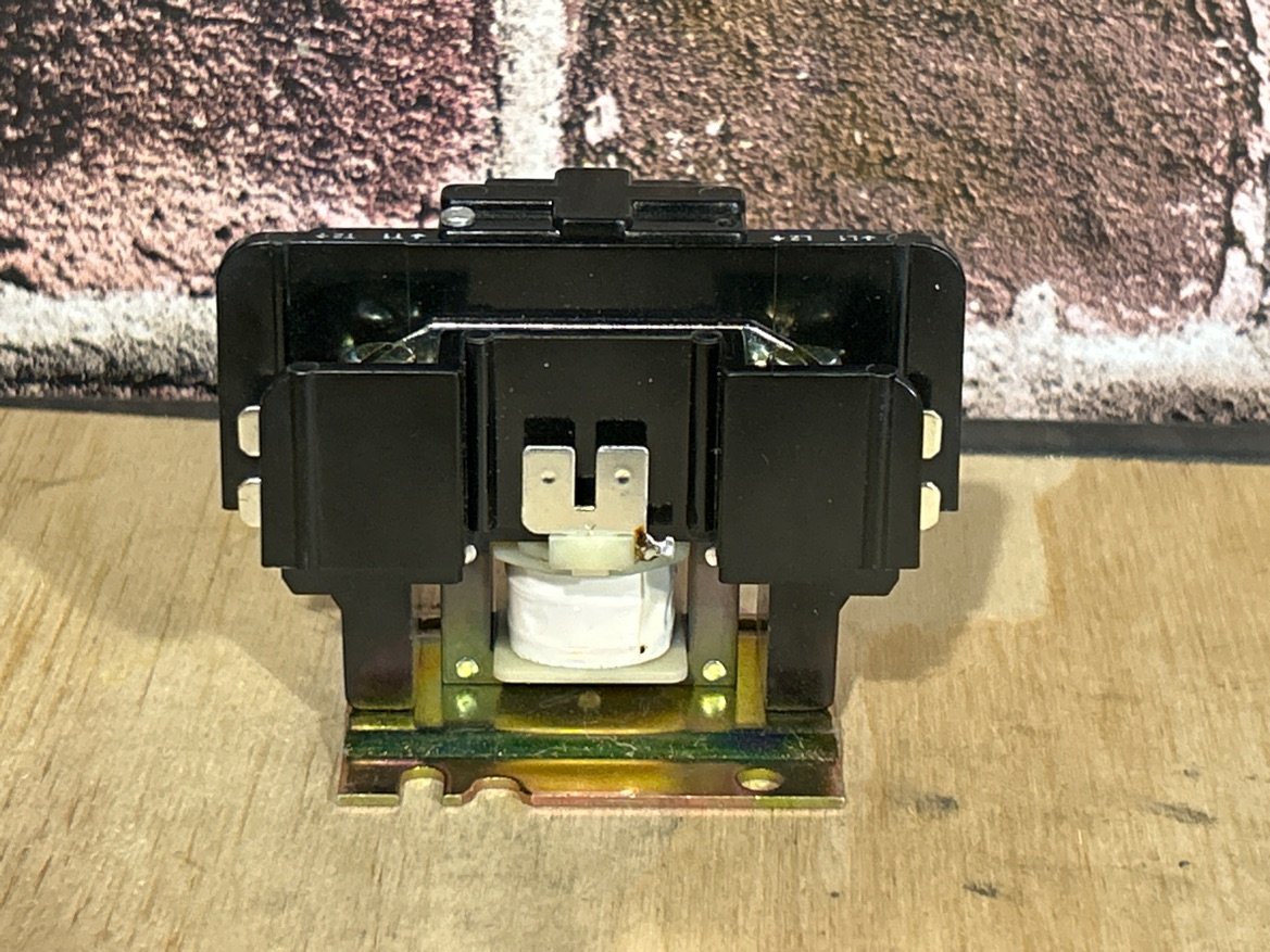 120 V, 50/60 Hz, 1 Pole Contactor