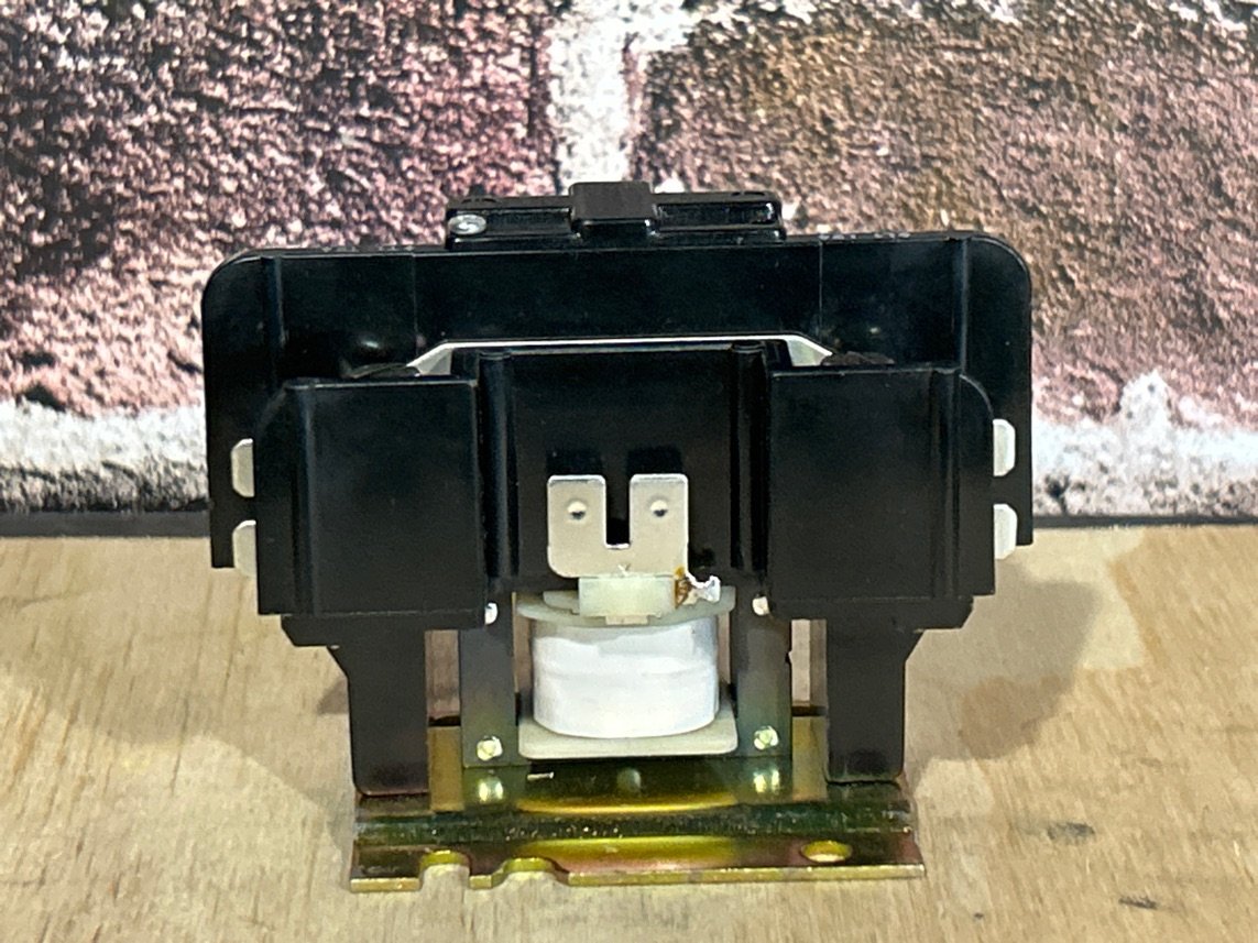 120 V, 50/60 Hz, 1 Pole Contactor