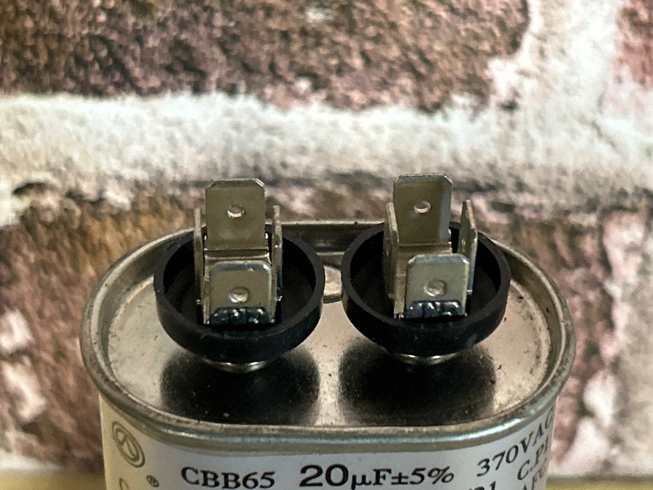 370 Vac, 20MFD 50/60 Hz, Oval Capacitor