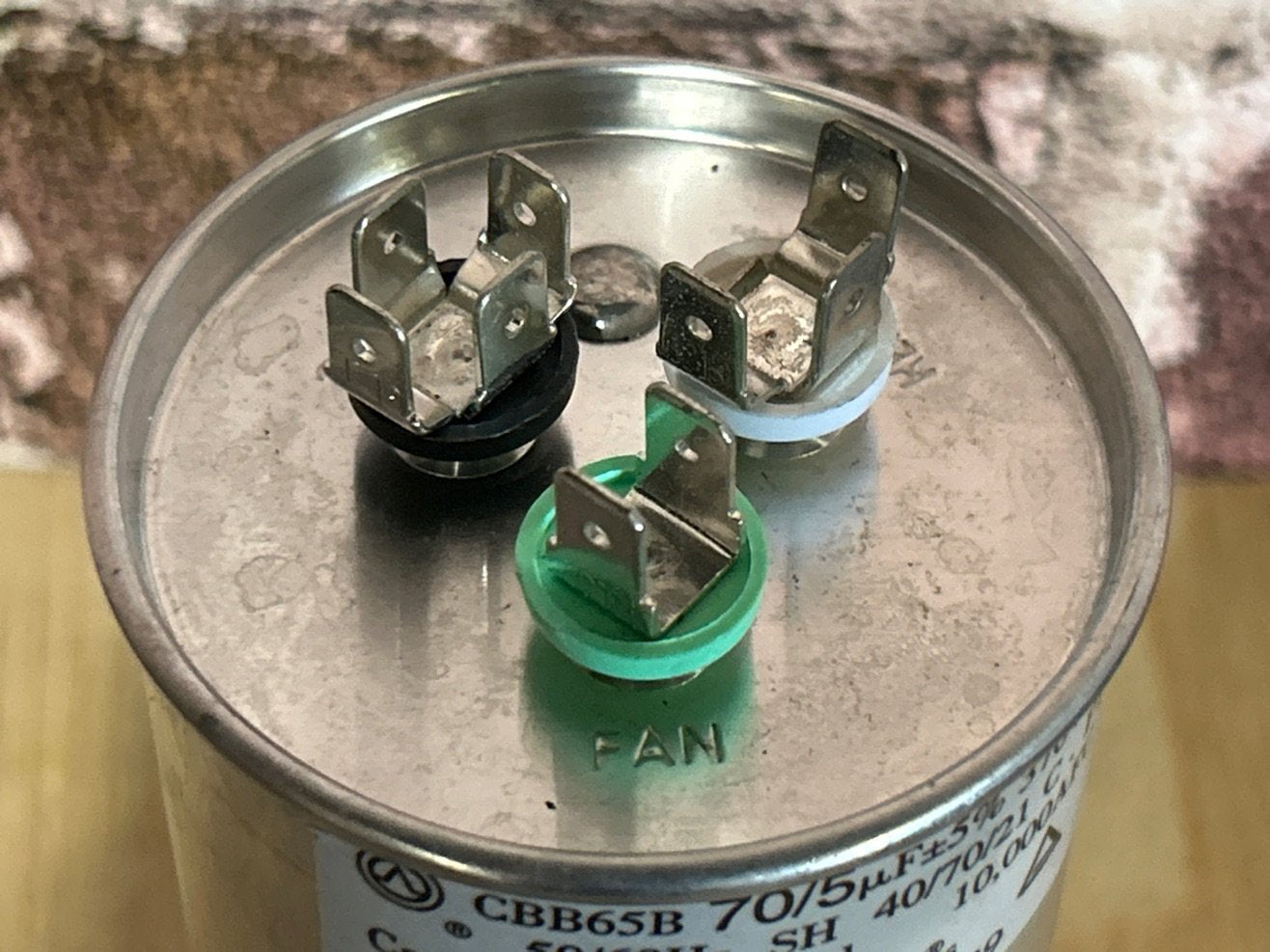 370 Vac, 70+5MFD 50/60 Hz, Round Capacitor