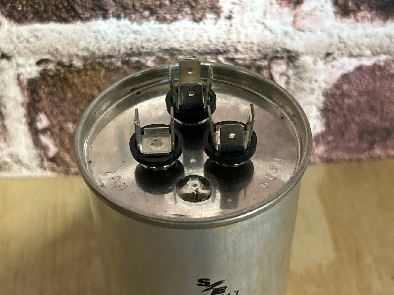 370 Vac, 80+7.5MFD 50/60 Hz, Round Capacitor