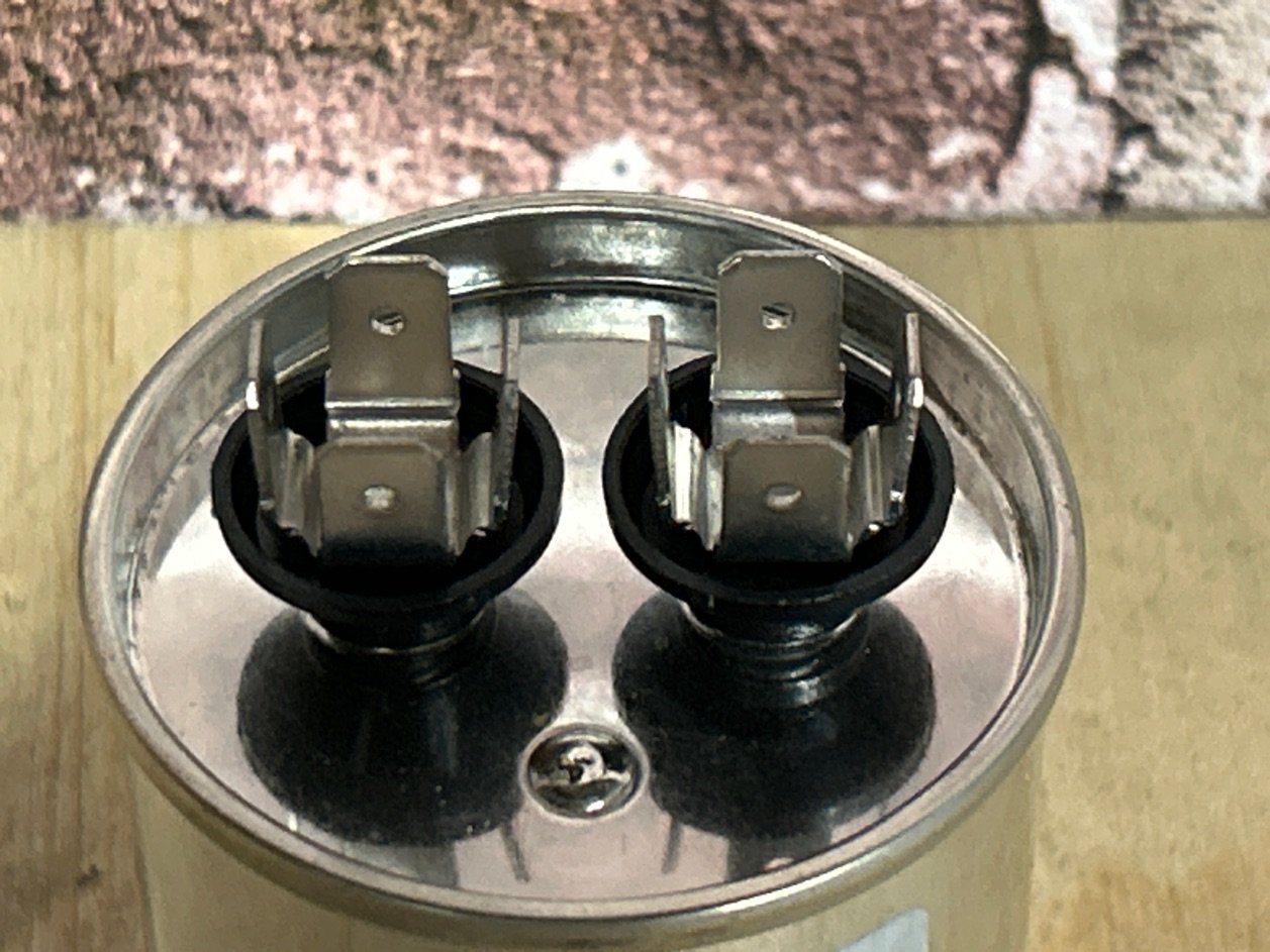 370 Vac, 10MFD 50/60 Hz, Round Capacitor
