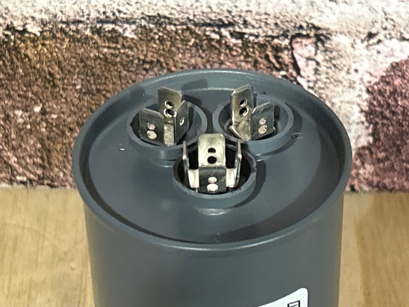 370 Vac, 50MFD 50/60 Hz, Round Capacitor