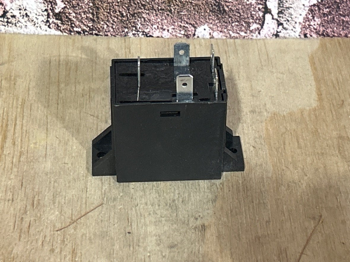 120 V, 50/60 Hz, 14 Amps, Relay