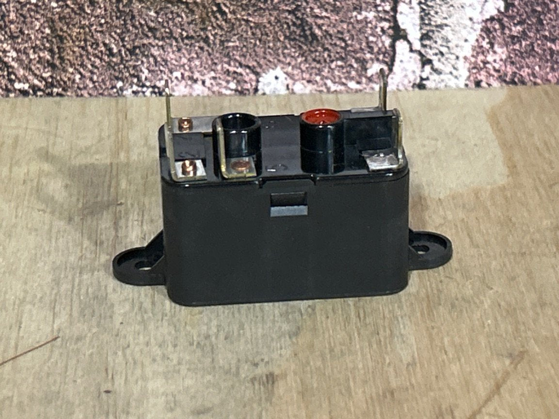 208/240 V, 50/60 Hz, 12 Amps, Relay