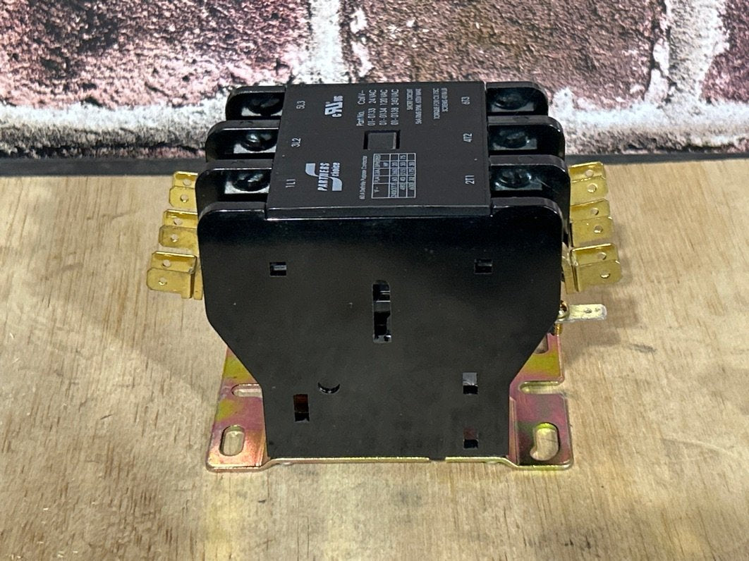 24 V, 50/60 Hz, 60 Amps 3 Pole Contactor