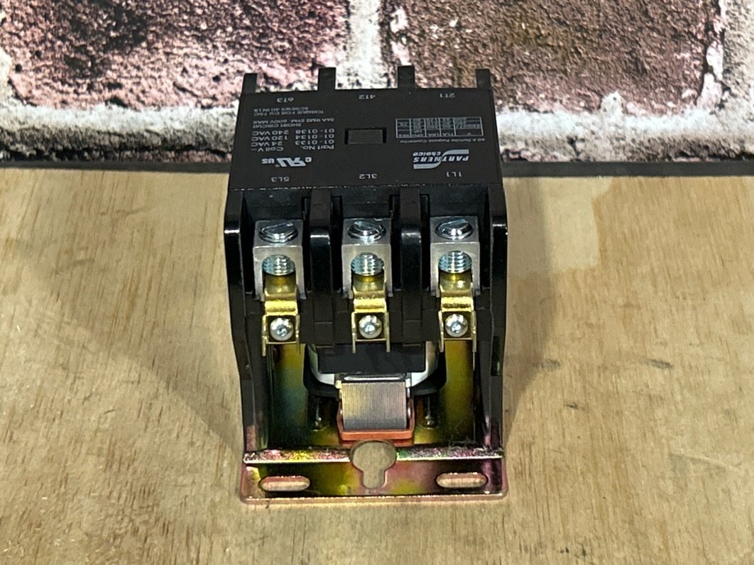 24 V, 50/60 Hz, 60 Amps 3 Pole Contactor