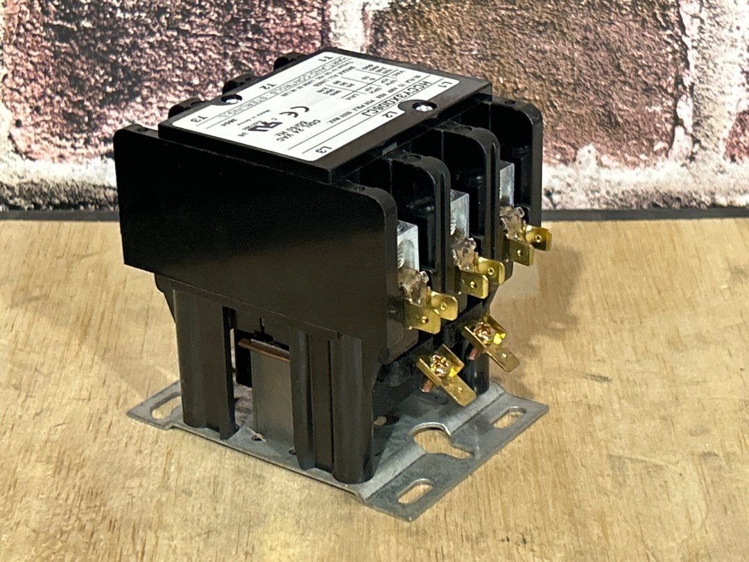 240 V, 50/60 Hz, 60 Amps 3 Pole Contactor