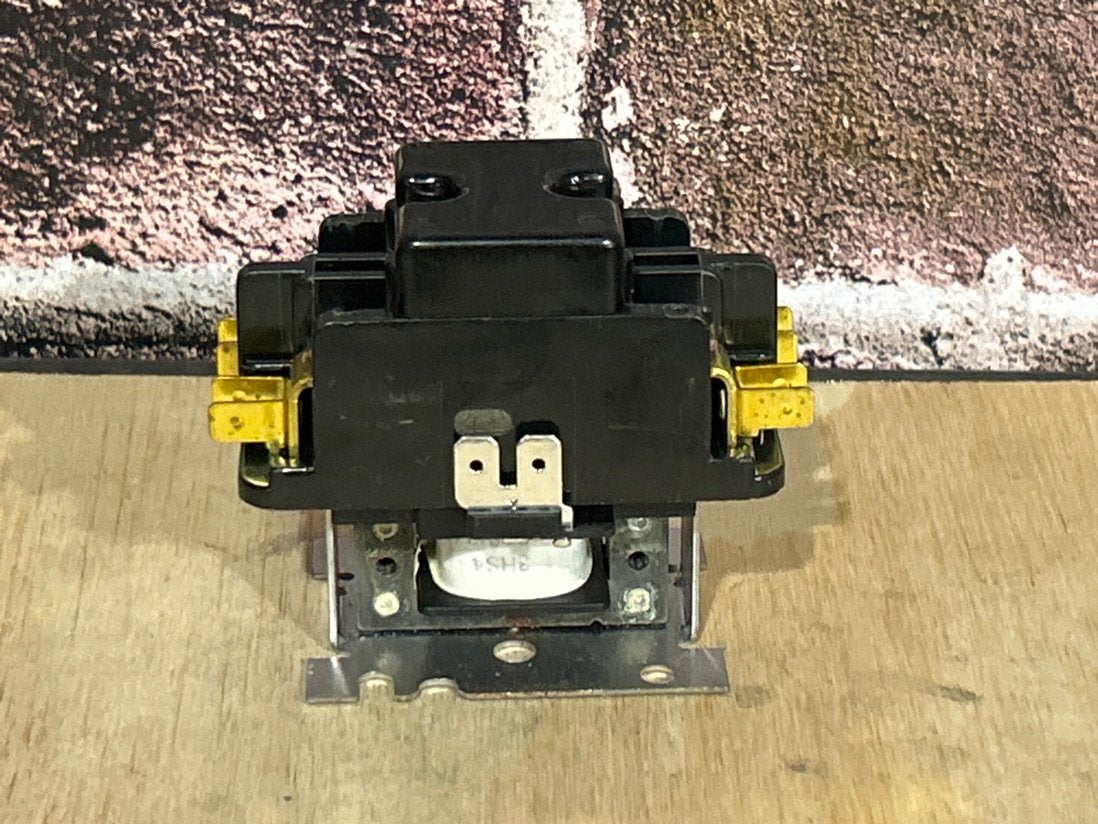 208/240 V, 50/60 Hz, 30 Amps 2 Pole Contactor