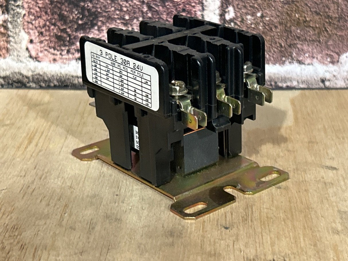 24 V, 50/60 Hz, 30 Amps 3 Pole Contactor