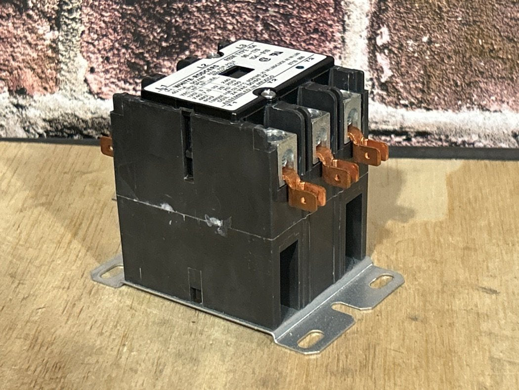 24 V, 50/60 Hz, 30 Amps 3 Pole Contactor