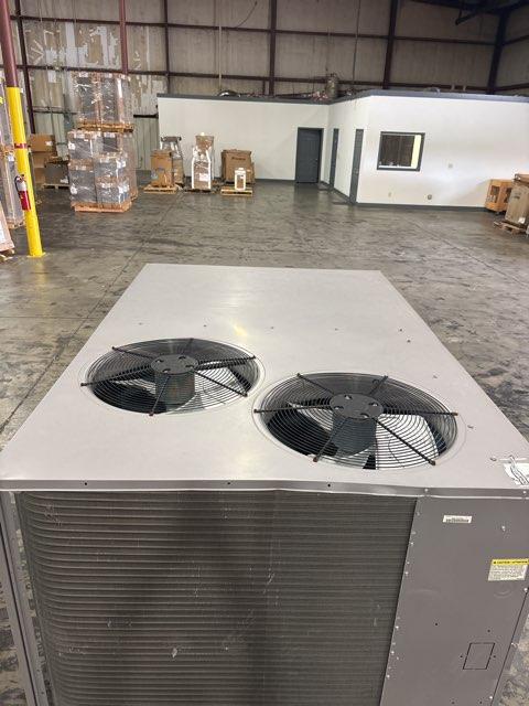 7.5 Ton Two-Stage Convertible Packaged Heat Pump Unit, 12.1 EER, 208-230/60/3, R410A
