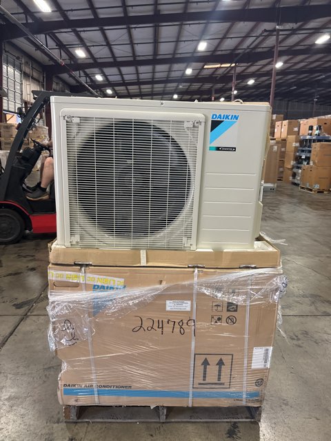 18,000 BTU Single-Zone Outdoor Inverter Heat Pump Mini Split Unit, 18.5 SEER 208-230/60/1 R-410A