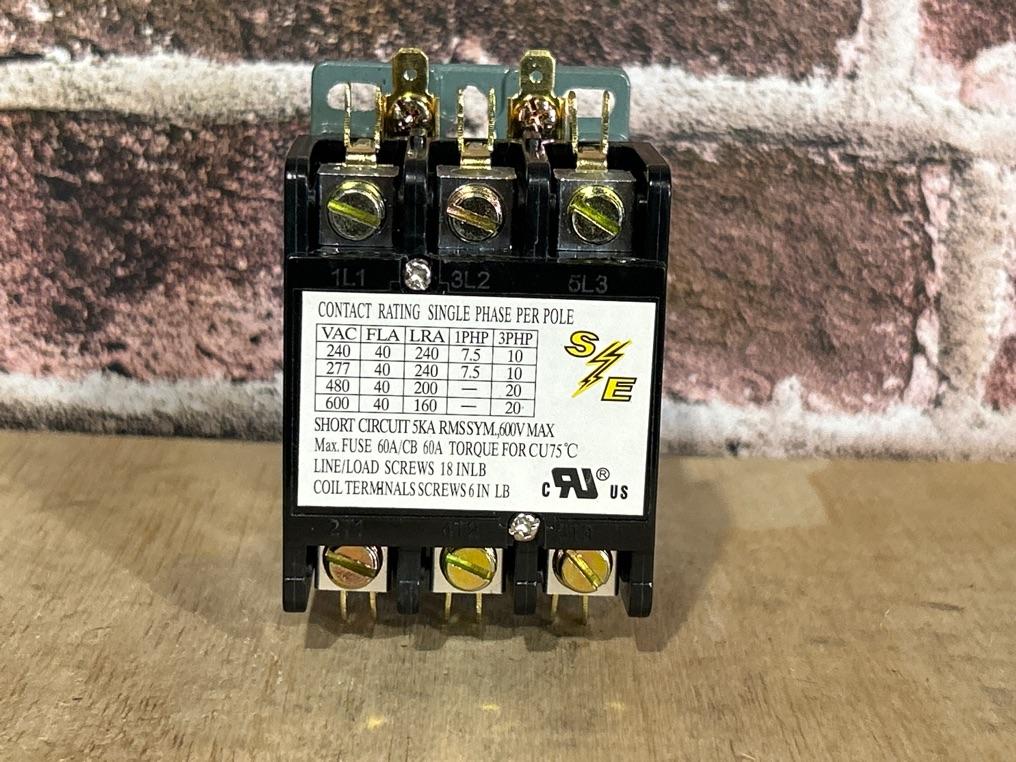 24 V, 50/60 Hz, 40 Amps 3 Pole Contactor