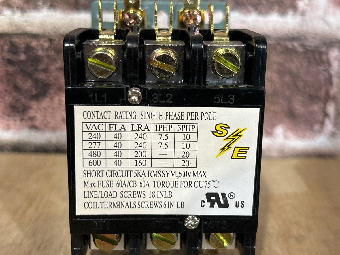 24 V, 50/60 Hz, 40 Amps 3 Pole Contactor