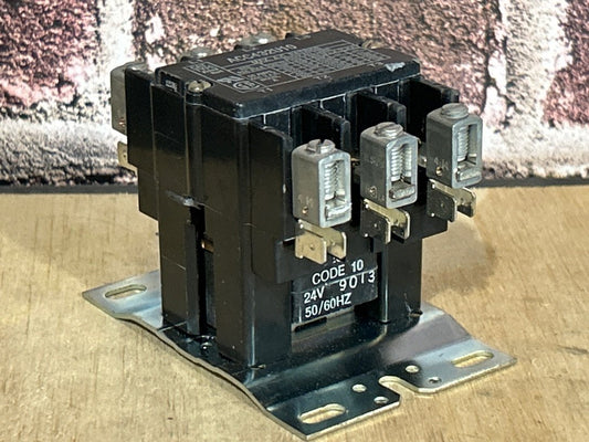 24 V, 50/60 Hz, 50 Amps 3 Pole Contactor