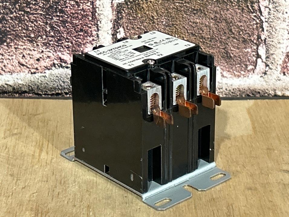 120 V, 50/60 Hz, 40 Amps 3 Pole Contactor