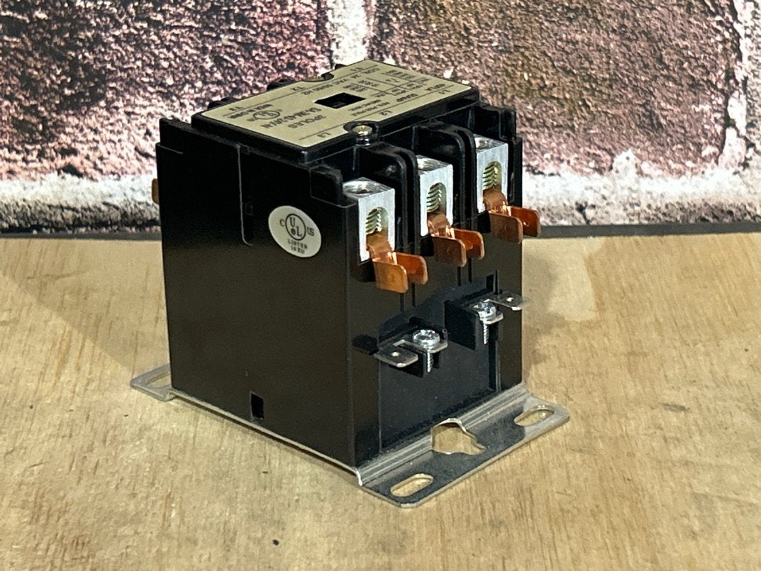 24 V, 50/60 Hz, 40 Amps 3 Pole Contactor