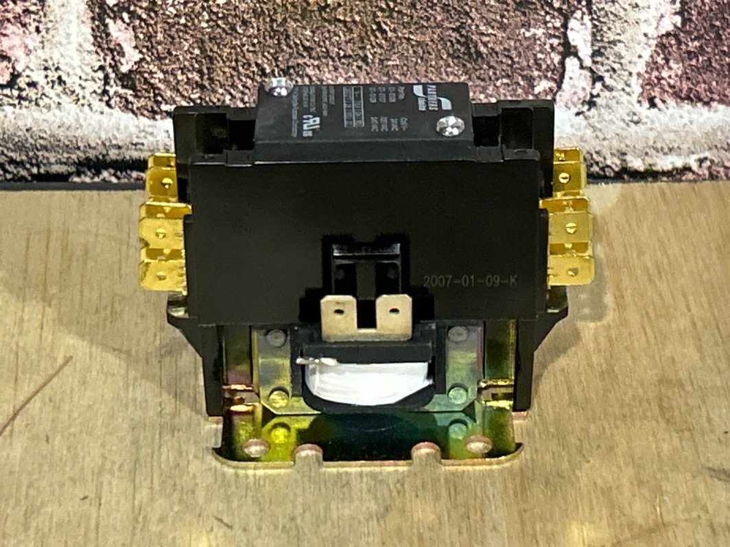 240 V, 50/60 Hz, 20 Amps 1 Pole Contactor