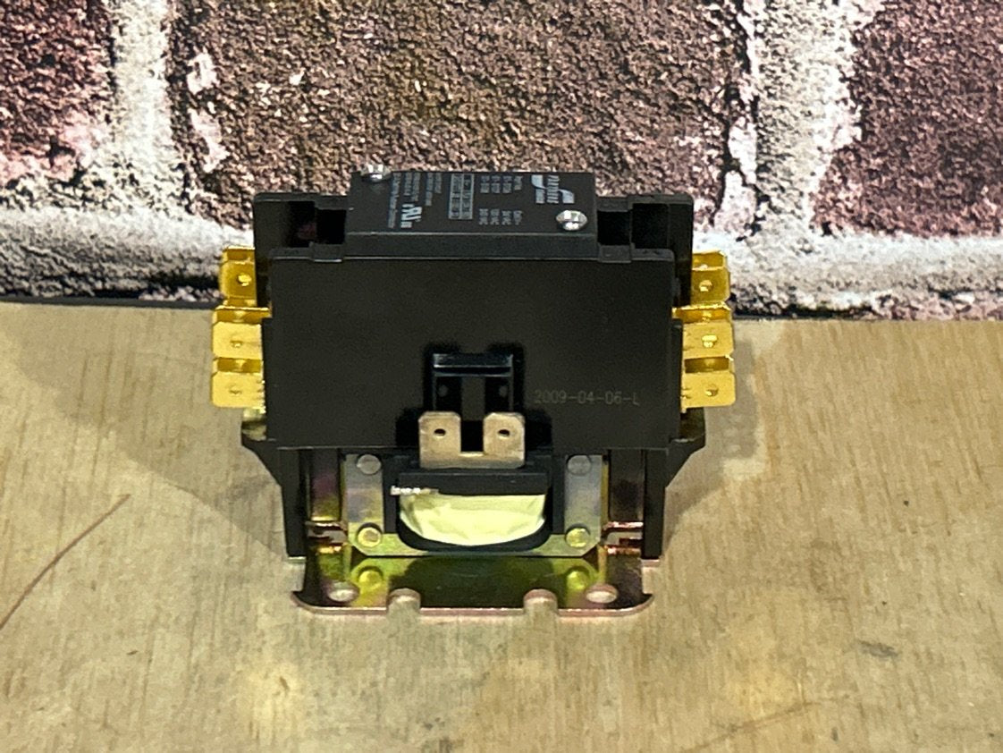 24 V, 50/60 Hz, 30 Amps 1 Pole Contactor