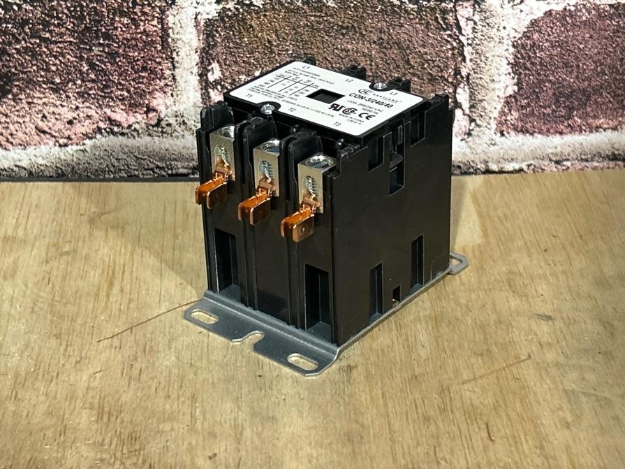 208/240 V, 50/60 Hz, 40 Amps 3 Pole Contactor