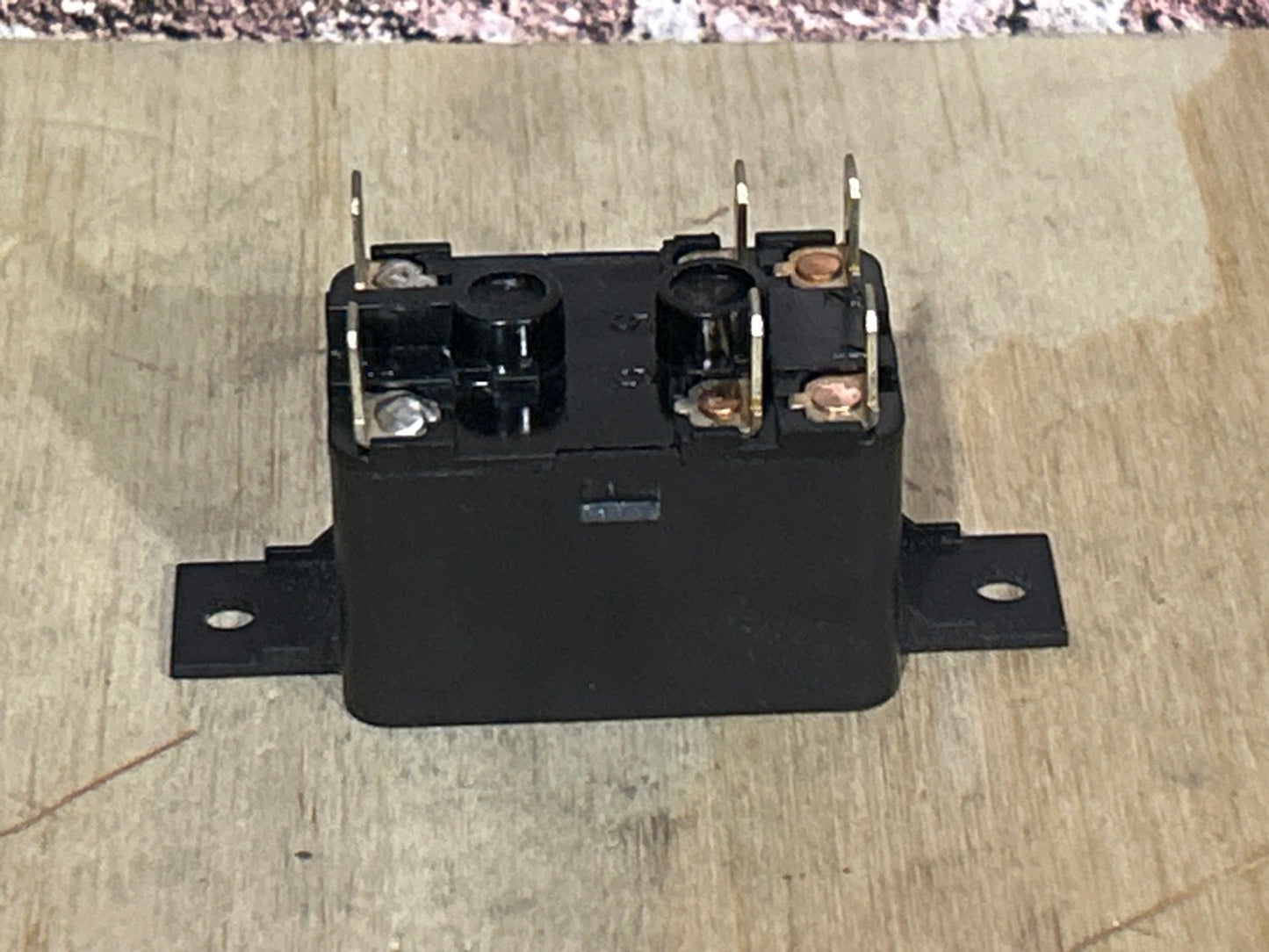 120 V, 50/60 Hz, 14 Amps, Relay