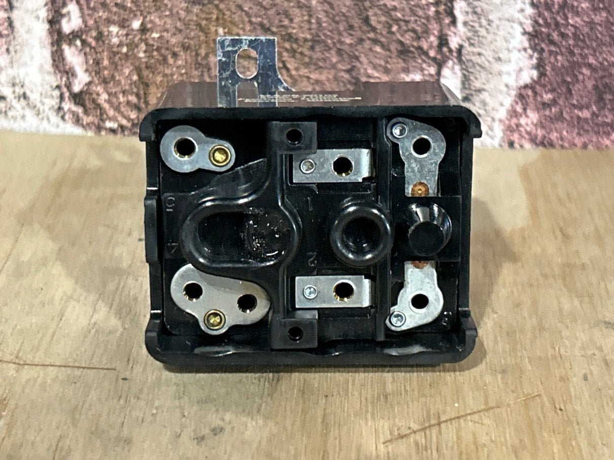 24 V, 50/60 Hz, 18 Amps, Relay