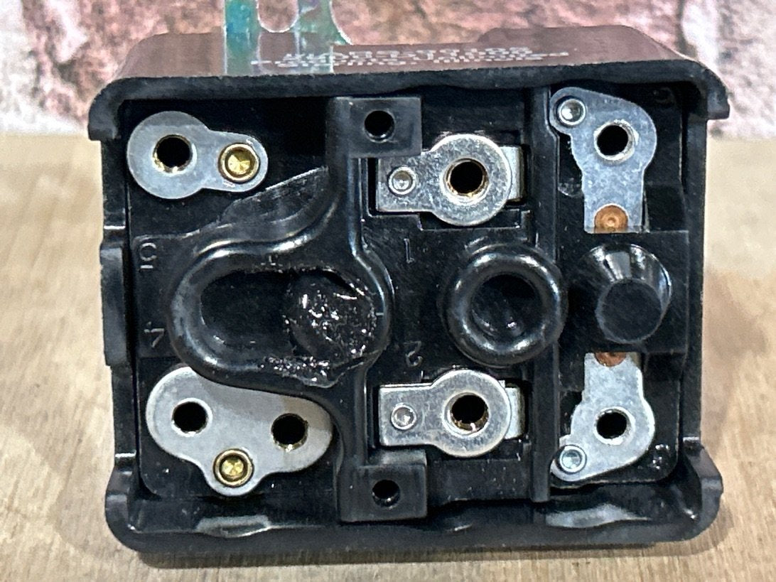 24 V, 50/60 Hz, 18 Amps, Relay