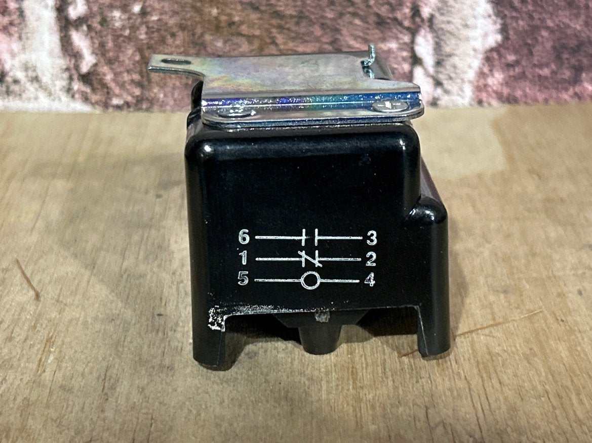 24 V, 50/60 Hz, 18 Amps, Relay