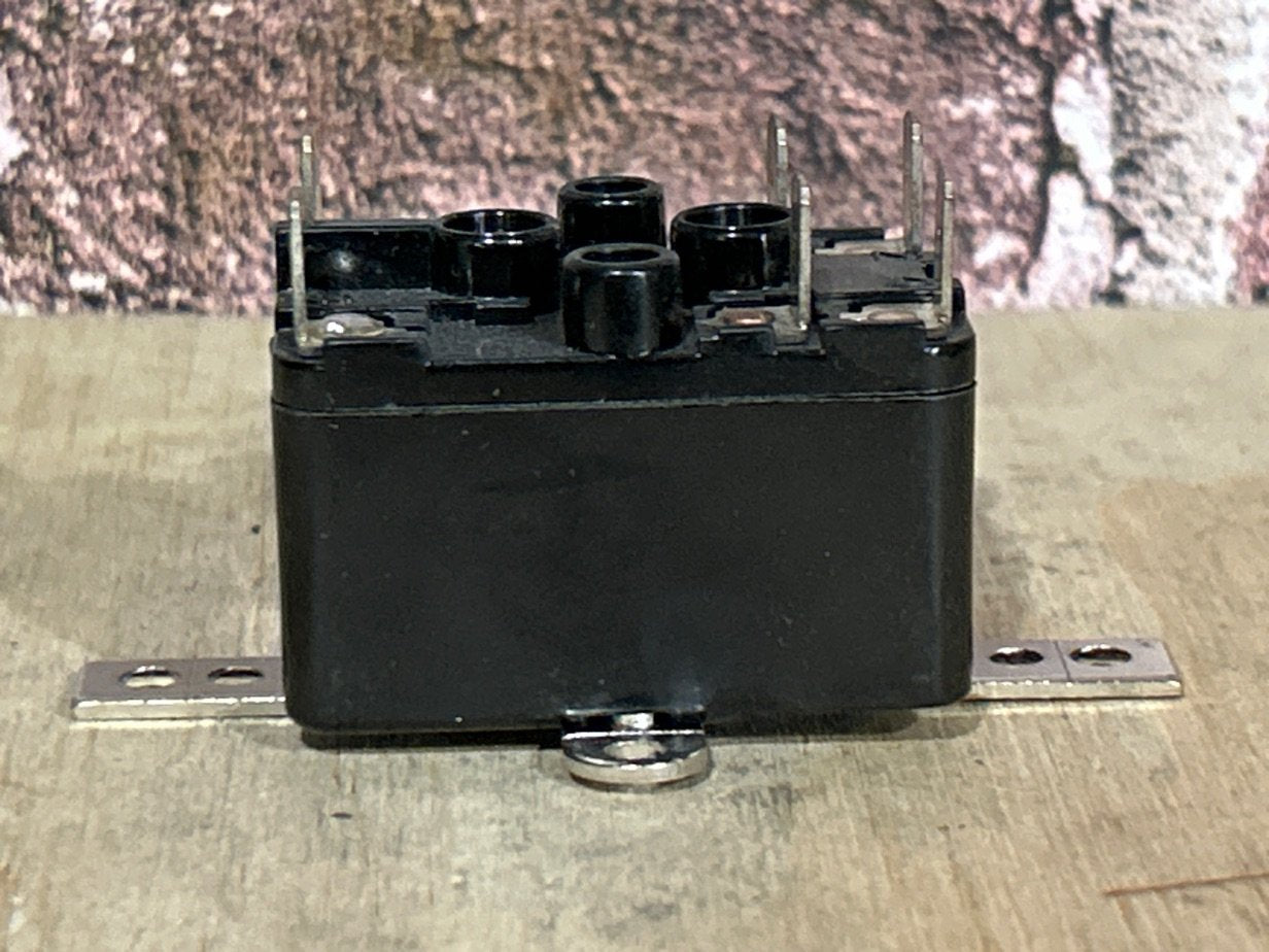 208/240 V, 50/60 Hz, 18 Amps, Relay