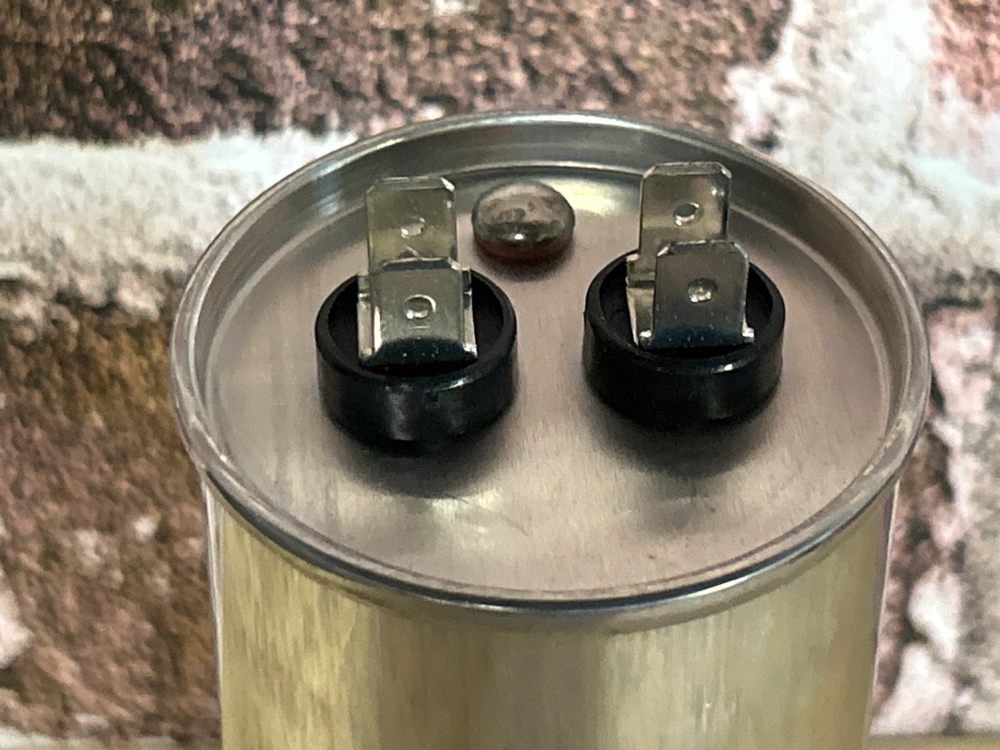 370 Vac, 50MFD 50/60 Hz, Round Capacitor