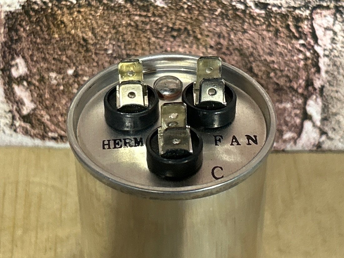 370 Vac, 15+5MFD 50/60 Hz, Round Capacitor