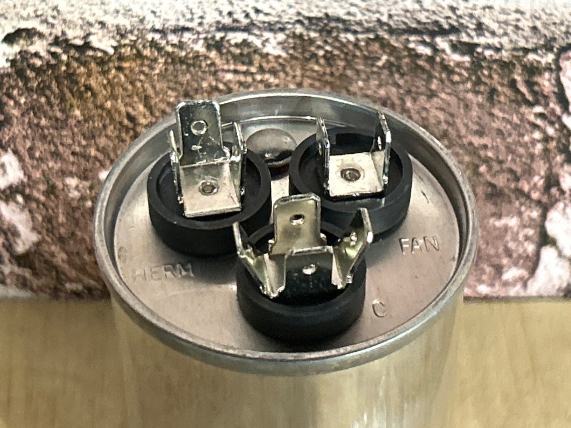 370 Vac, 20+5MFD 50/60 Hz, Round Capacitor