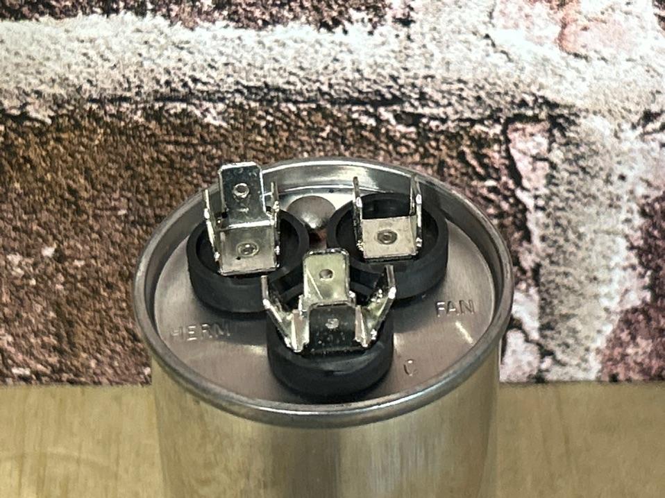 370 Vac, 15+10MFD 50/60 Hz, Round Capacitor