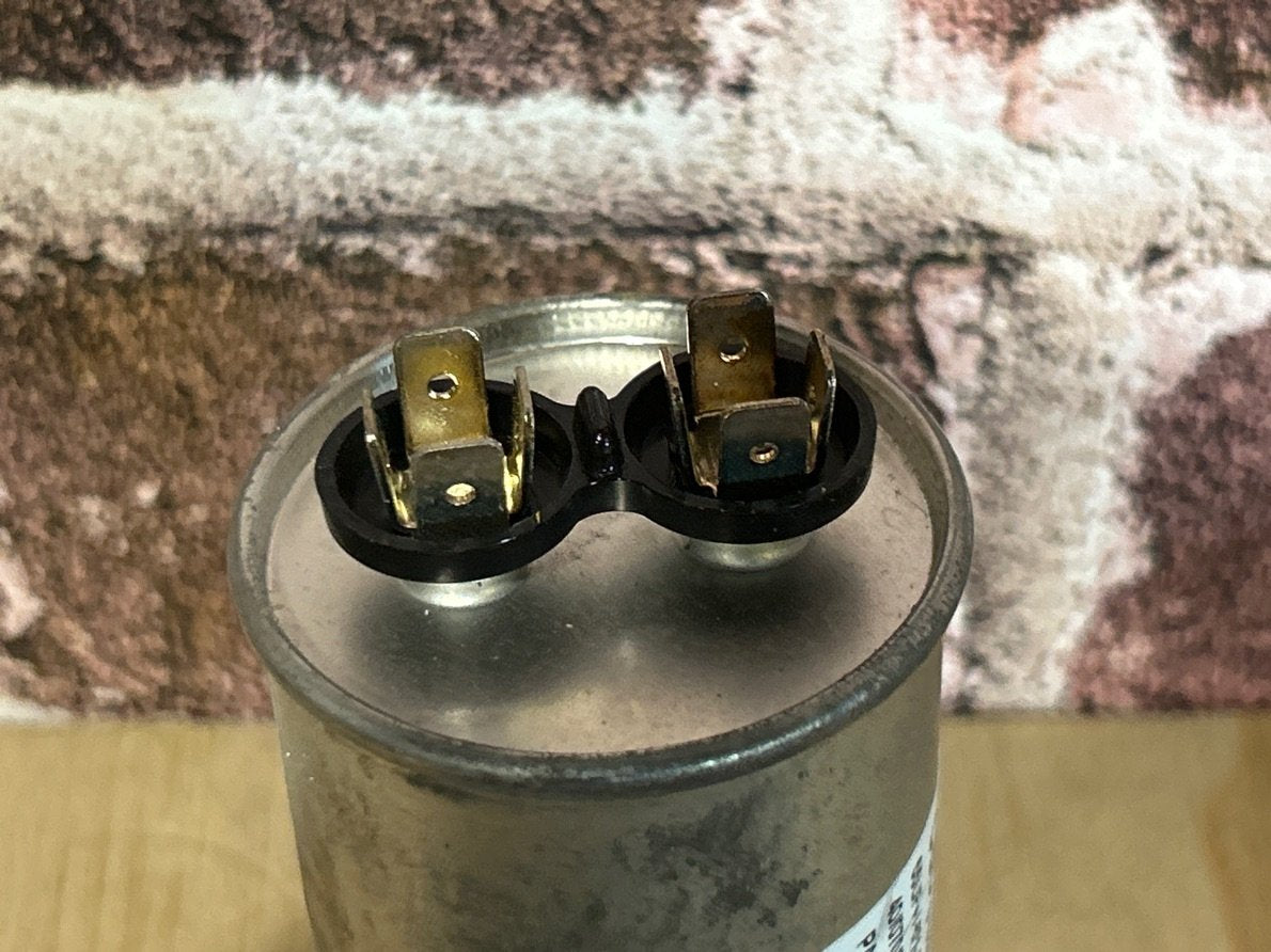 370 Vac, 55MFD 50/60 Hz, Round Capacitor