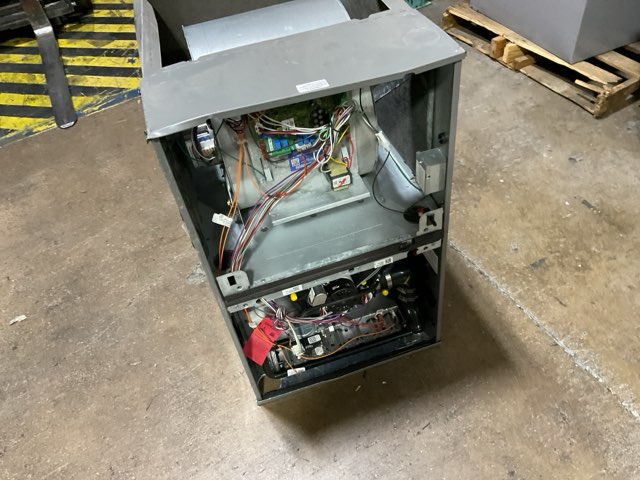 98,000 BTU Low NOx 2-Stg Multiposition ECM Var Spd Communicating Gas Furnace 96% 115/60/1 CFM: 1320