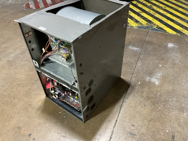 98,000 BTU Low NOx 2-Stg Multiposition ECM Var Spd Communicating Gas Furnace 96% 115/60/1 CFM: 1320