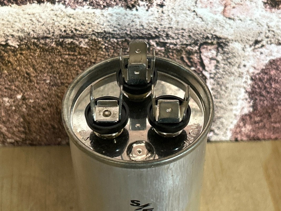 370 Vac, 20+5MFD 50/60 Hz, Round Capacitor