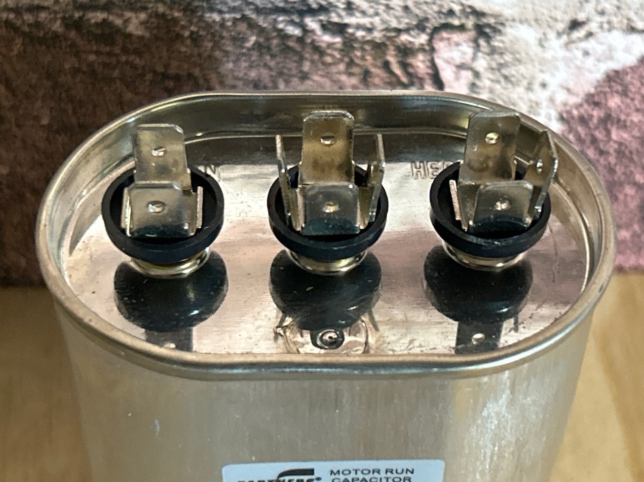 370 Vac, 20+7.5MFD 50/60 Hz, Oval Capacitor