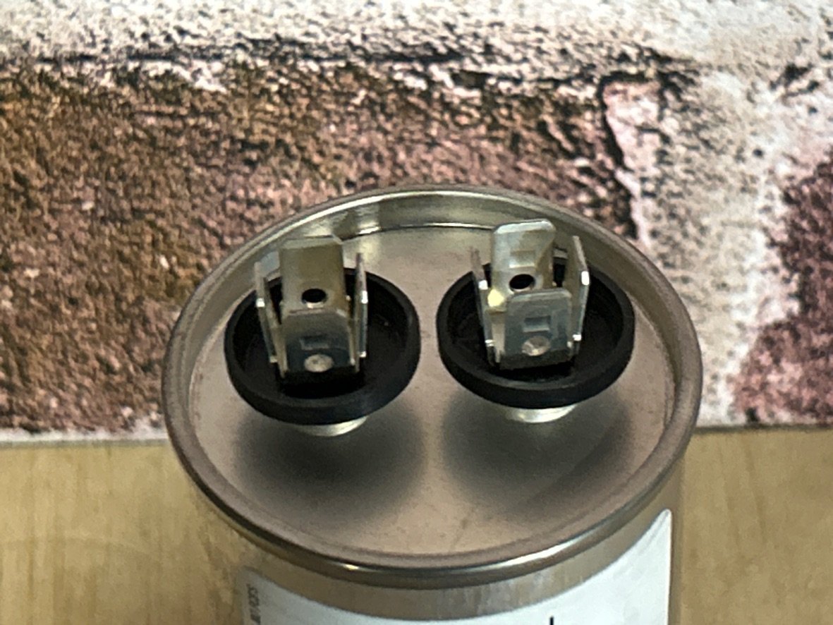370 Vac, 40MFD 50/60 Hz, Round Capacitor