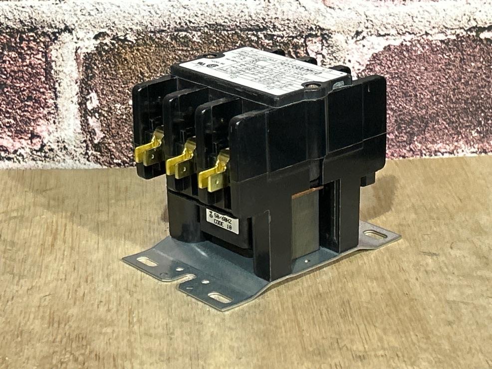 24 V, 50/60 Hz, 30 Amps 3 Pole Contactor